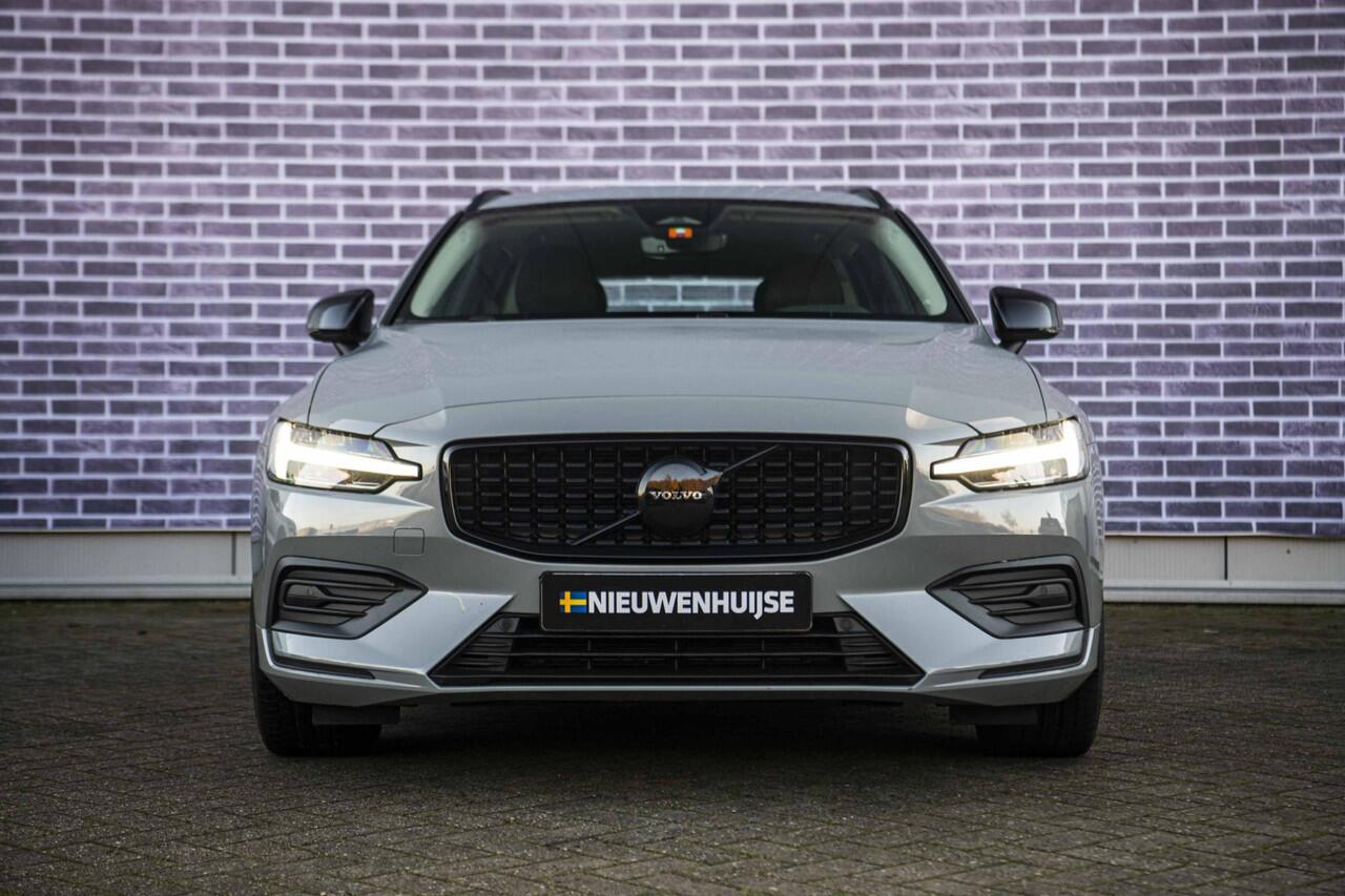 Volvo V60 2.0 B3 Essential Edition | Sport Pack | 19" Black Edition Velgen | Leder | Adaptieve Cruise Control | Stoelverwarming | Park Assist |