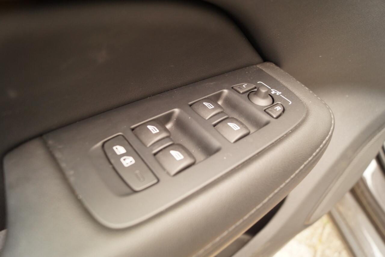 Volvo V60 2.0 B3 163pk Automaat Essential -LEER-LED-ECC-