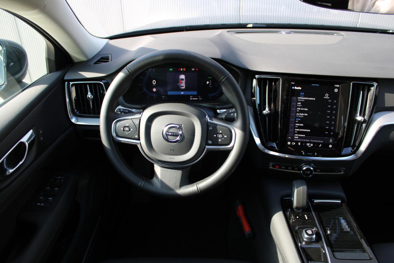 Volvo V60 T6 Plug-in hybrid AWD Essential Bright | Leder | Trekhaak | Adaptieve Cruise | All Season banden