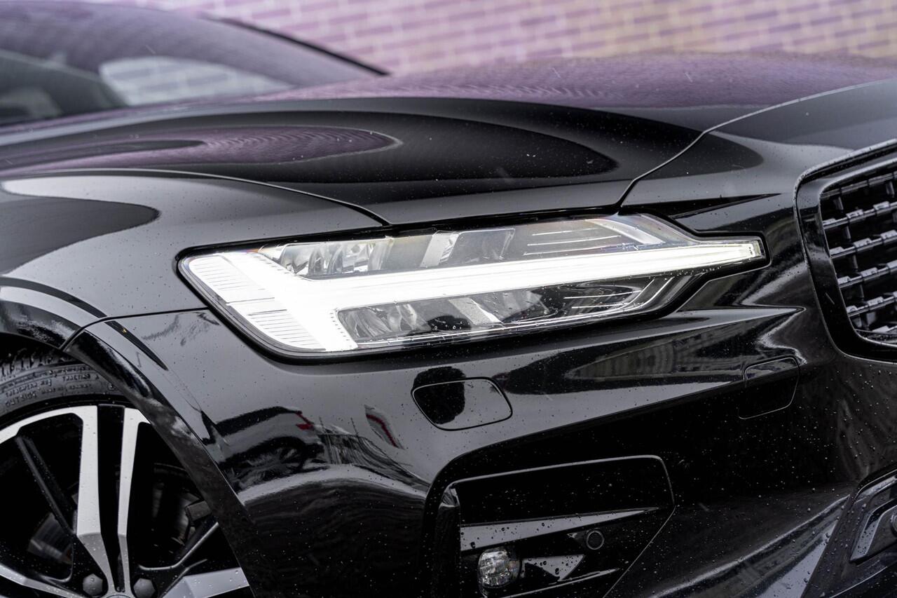 Volvo V60 B4 Geartronic R-Design | Navigatie | Schuif-/Kanteldak | Getint Glas | Head-Up Display | 360 Camera | Adaptieve Cruise Control | Stoelverwarming Voor + Achter | Dodehoekdetectie | Parkeerverwarming | Lederen Bekleding | Park Assist | Harman Kardon Audio |