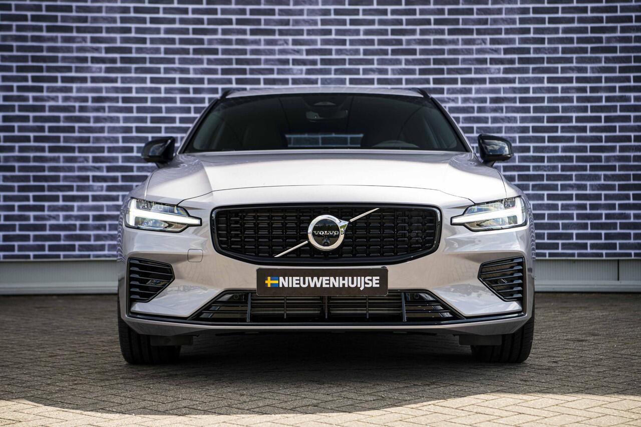 Volvo V60 2.0 T6 Plug-in hybrid AWD Plus Dark | Panoramadak | Head Up Display | Aurora Silver | Donker Glas | 360 Camera | 19" |