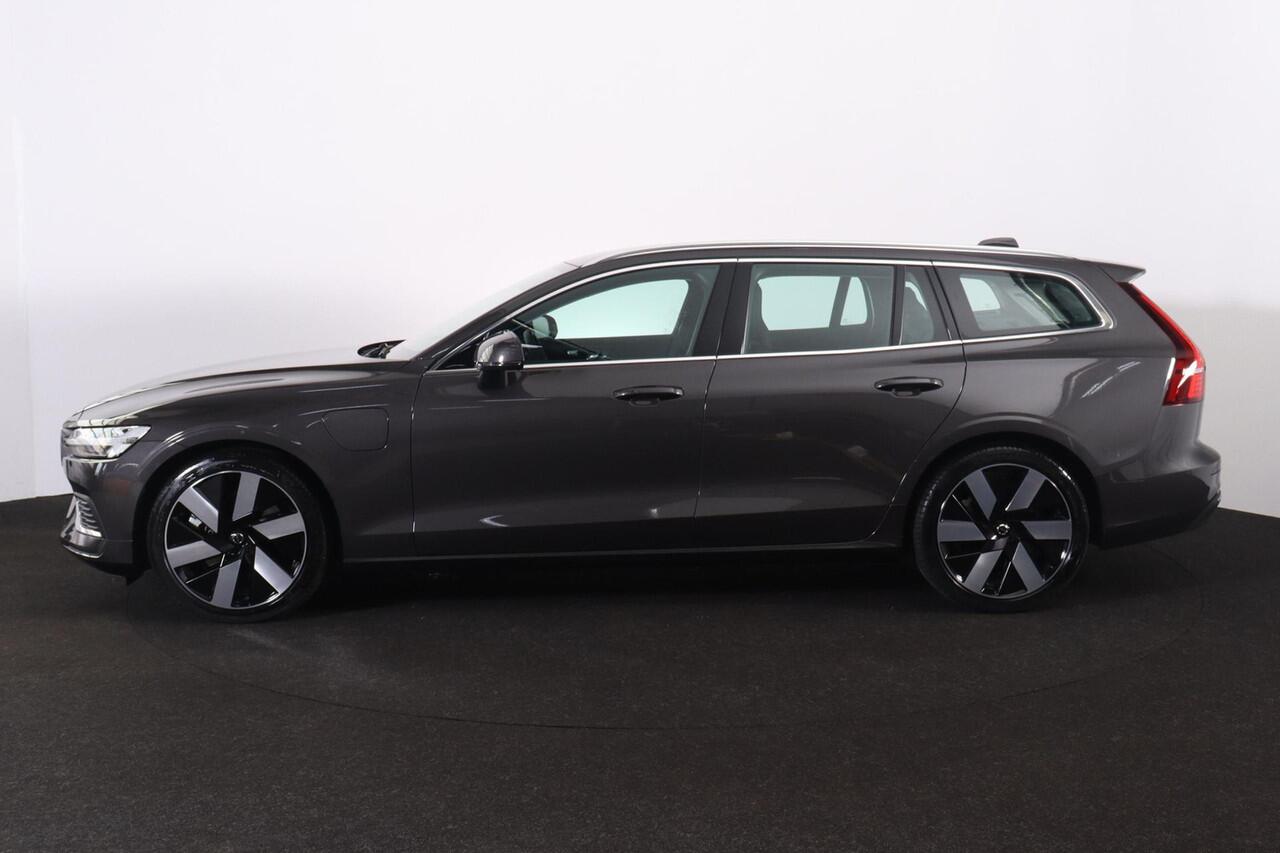 Volvo V60 T6 Recharge AWD Essential - IntelliSafe Assist & Surround - Parkeercamera achter - Verwarmde voorstoelen, stuur & achterbank - Parkeersensoren voor & achter - High Performance audio - 19' LMV