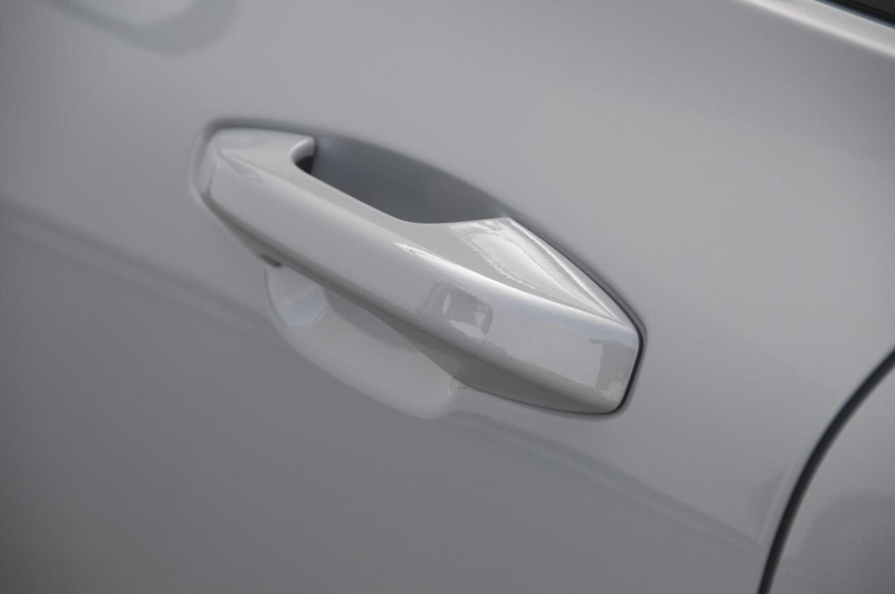 Volvo V60 T6 350PK Automaat Plus Dark / cruise control / Apple carplay / Elektrische stoelen met geheugen / Parkeersensoren met camera / Elektrische achterklep