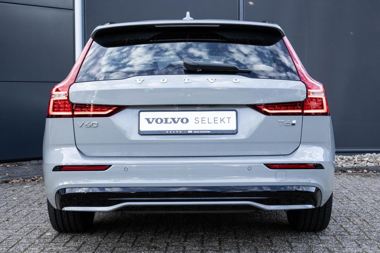 Volvo V60 T6 Plug-in hybrid AWD Plus Dark | Verwarmbare voorstoelen | Verwarmbaar stuurwiel | Verwarmbare achterbank | Charcoal Sportleder | Zwarte hemel | 19 inch Lichtmetalen velgen | Parkeercamera | Elektrische verstelbare voorstoelen met geheugen | Premium audi