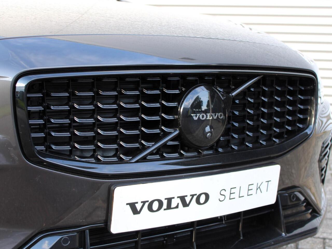 Volvo V60 2.0 T6 Plug-in hybrid AWD Plus Dark Automaat / 18" velgen / Harman Kardon / Privacy Glass / 360* camera