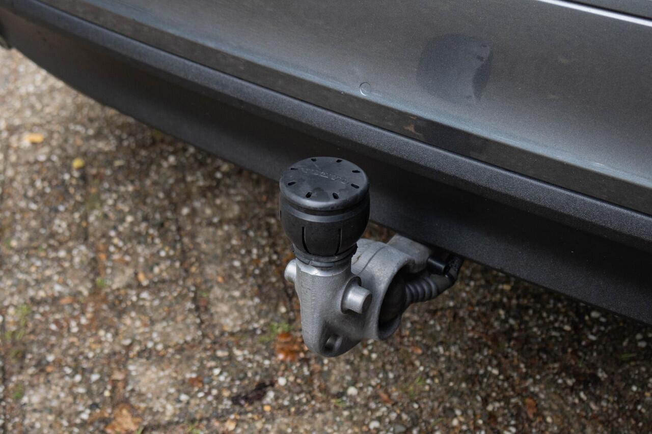 Volvo V60 T4 Automaat Momentum Pro | 19'' Lichmetalen velgen | Navigatie | Dealeronderhouden | Elektrisch bedienbare achterklep | Keyless start | Parkeersensoren achter |