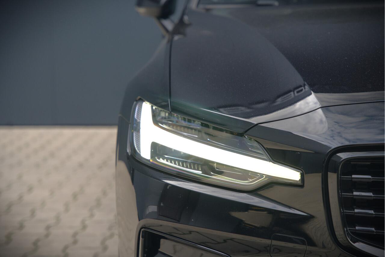Volvo V60 2.0 B3 R-Design | Panoramadak | Harman Kardon | Keyless | Memory Stoel | Elektrische Stoelen | Stuurverwarming | Stoelverwarming | Camera | Adaptive Cruise Control | Leer | LED | DAB | Parkeensensoren | Appl