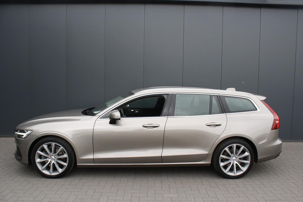 Volvo V60 2.0 T4 Momentum Pro NAVIGATIE - CAMERA - 1e EIGENAAR - RIJKLAAR