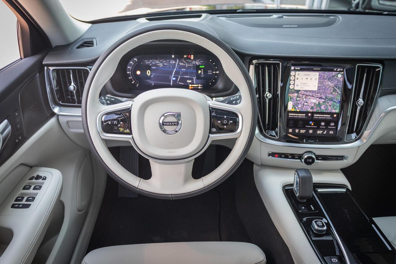 Volvo V60 2.0 T6 Plug-in hybrid AWD Ultra Bright | Adaptieve Cruise Control | Dodehoek Detectie | 360 Camera | Adaptieve Koplampen | Head-Up Display | Leder Blond | Elektr. Stoelen | Stoel+Stuurverwarming