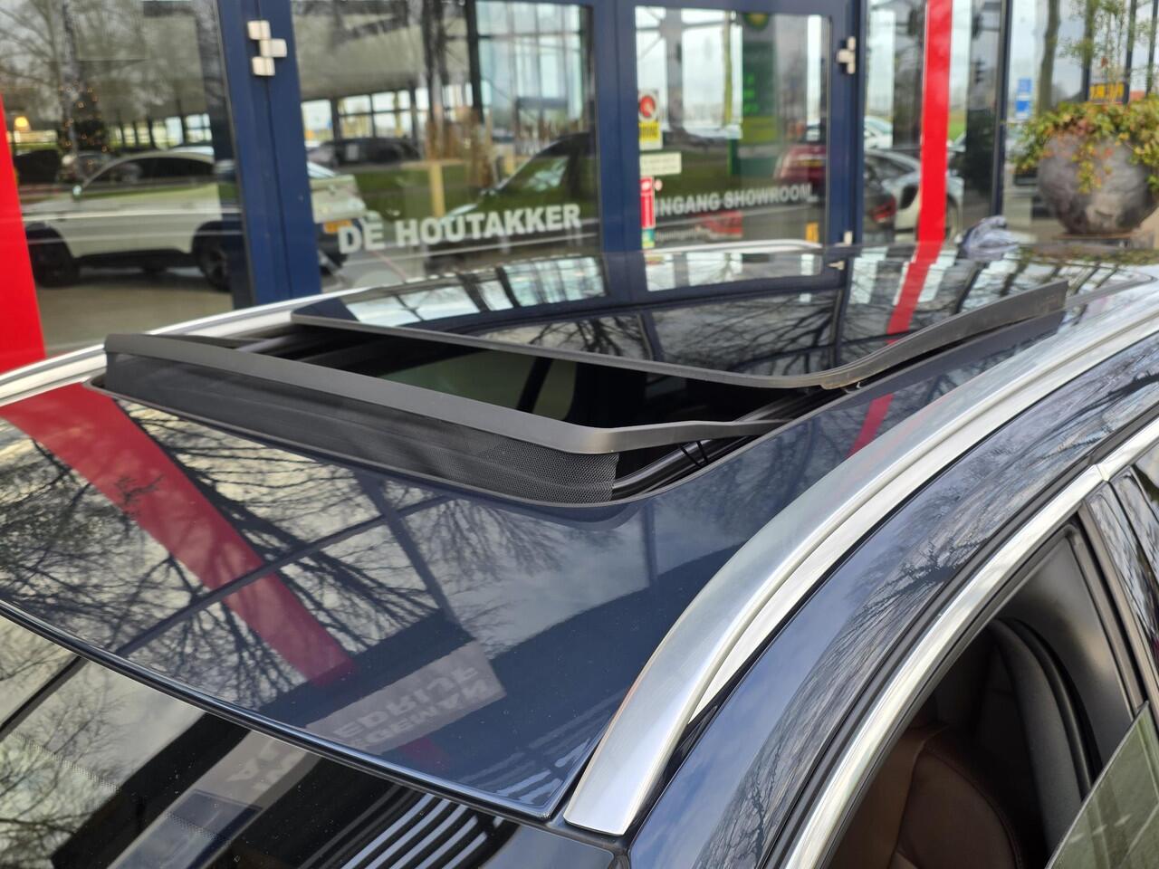 Volvo V60 2.0 T6 Recharge AWD Inscription | Schuif/kanteldak | Wegkl. Trekhaak | Navigatie | Leer | Cruise Control | Licht metalen velgen