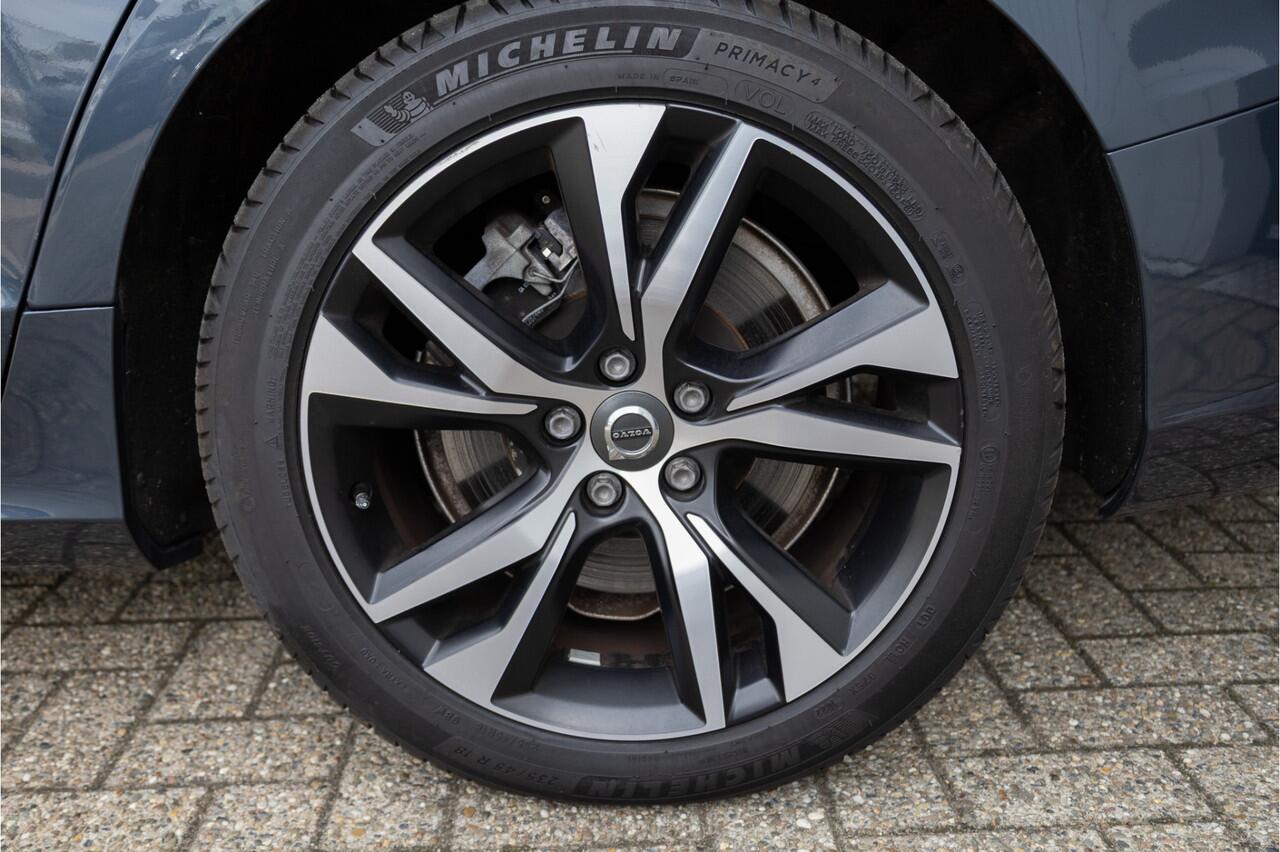 Volvo V60 2.0 T6 Plug-in hybrid AWD Plus Dark ?Leer?CAM?CC?Wint.pakk.