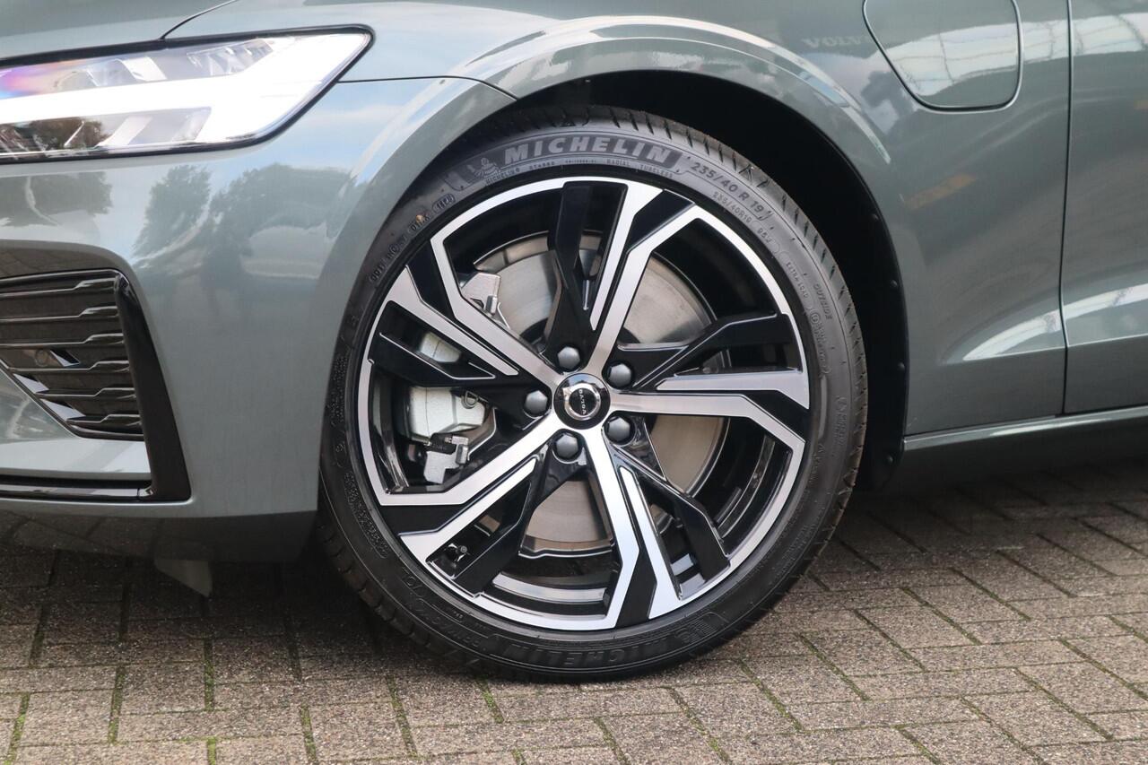 Volvo V60 2.0 T6 Plug-in hybrid AWD Plus Dark |Nieuw uit voorraad leverbaar!|