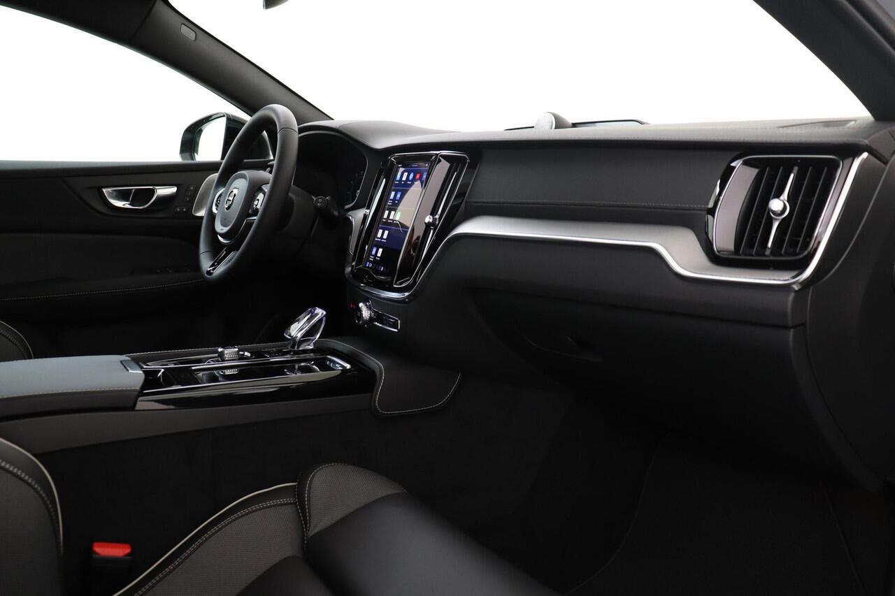 Volvo V60 T6 PLUG-IN HYBRID AWD ULTRA DARK -PANO.DAK|BOWERS&WILKINS|360°CAM|20"