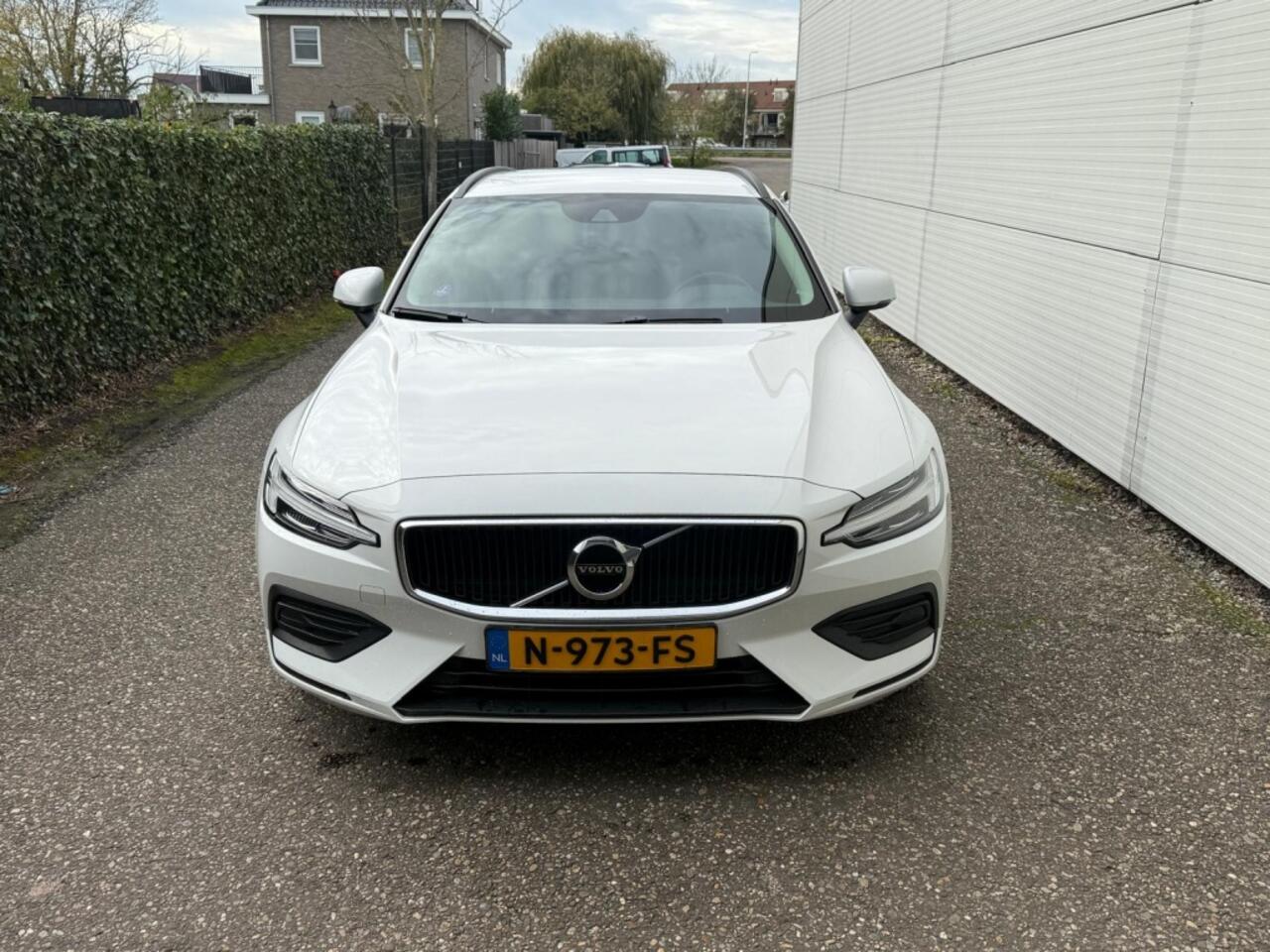 Volvo V60 2.0 B3 Mom. Adv.