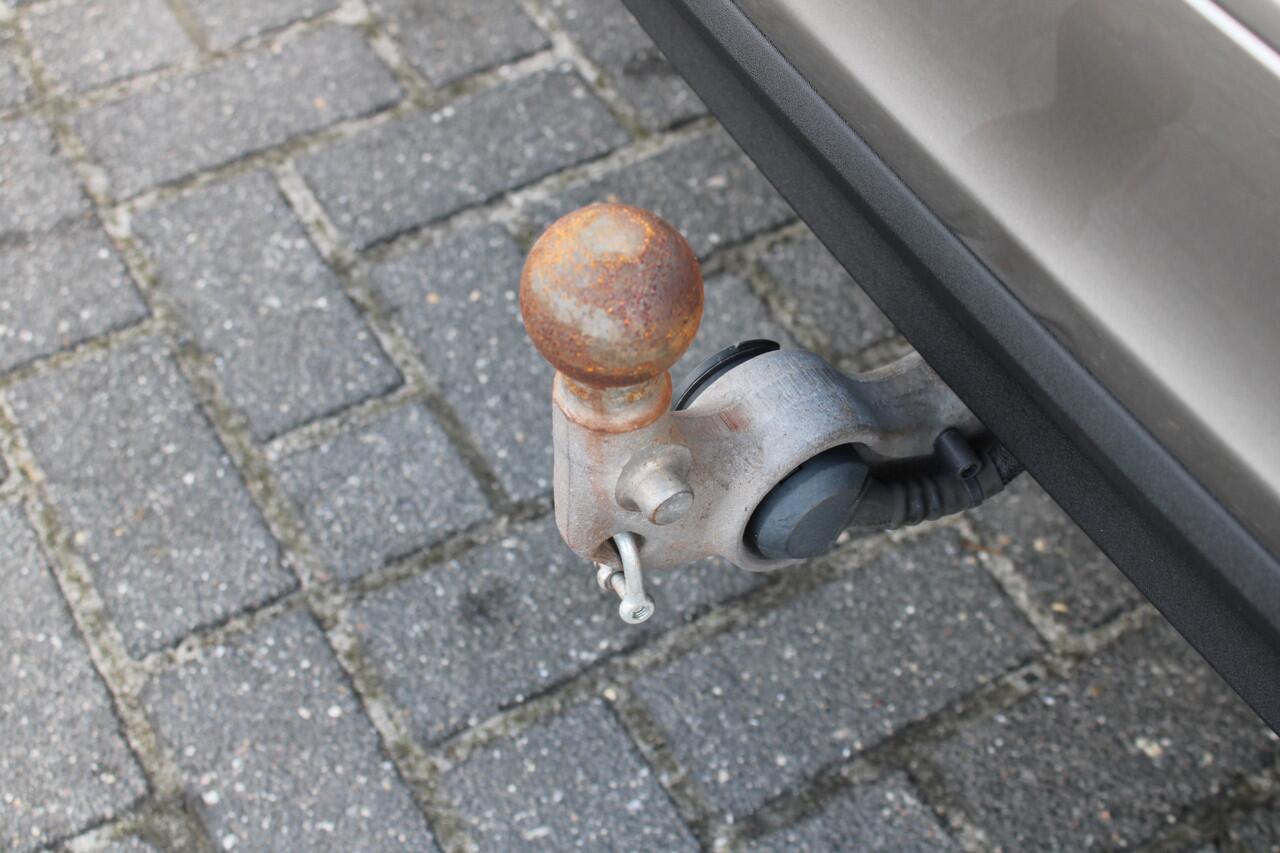 Volvo V60 T5 Automaat Momentum | Verw. Voorstoelen | PDC V+A | El. Trekhaak | AppleCarplay | 19" LMV