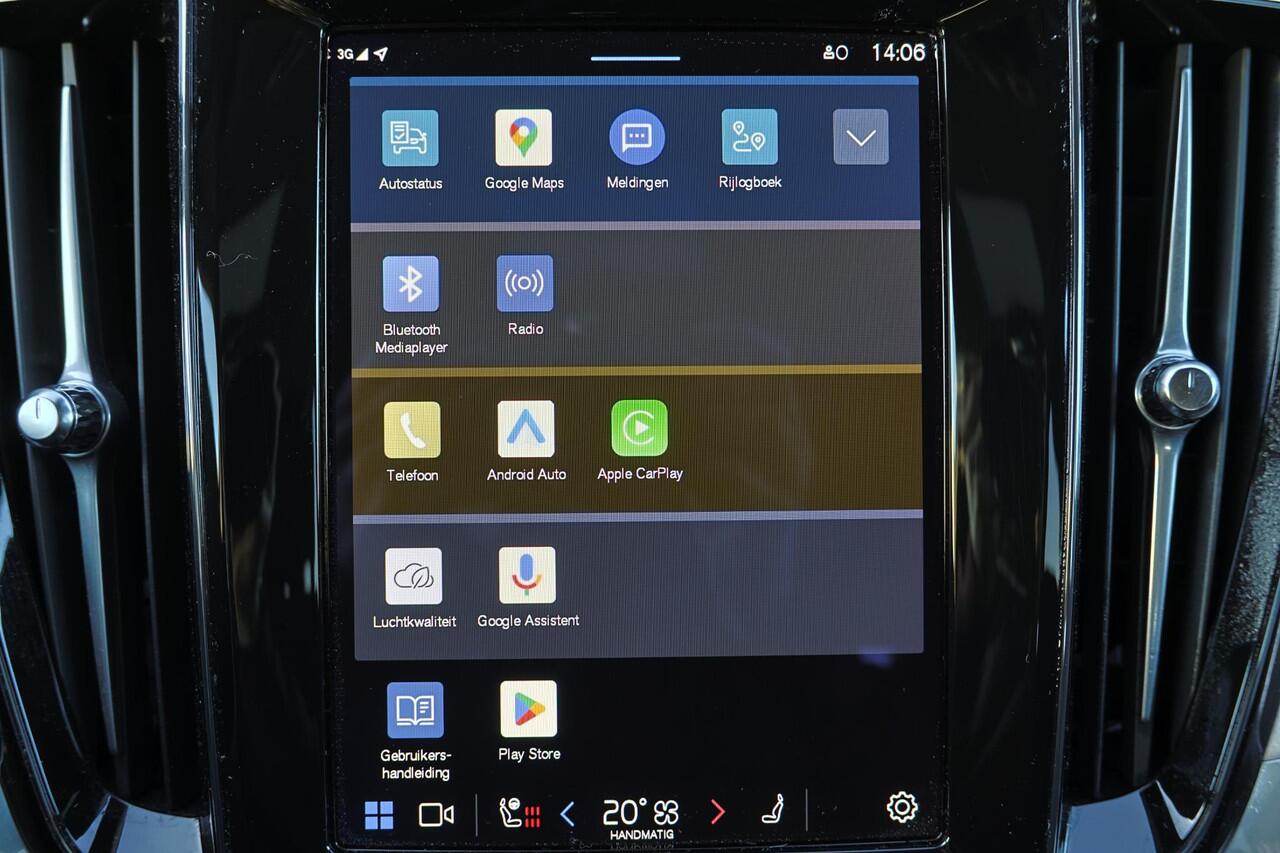 Volvo V60 T6 Recharge AWD Core - Parkeercamera achter - Verwarmde voorstoelen, stuur & achterbank - Parkeersensoren voor & achter - Cruise control - Extra getint glas - 18' LMV