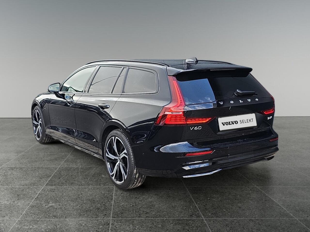Volvo V60 2.0 T6 Plug-in hybrid AWD Ultra Dark | Sportstoelen | Head-up display | Panoramadak | Gelamineerde zijruiten |