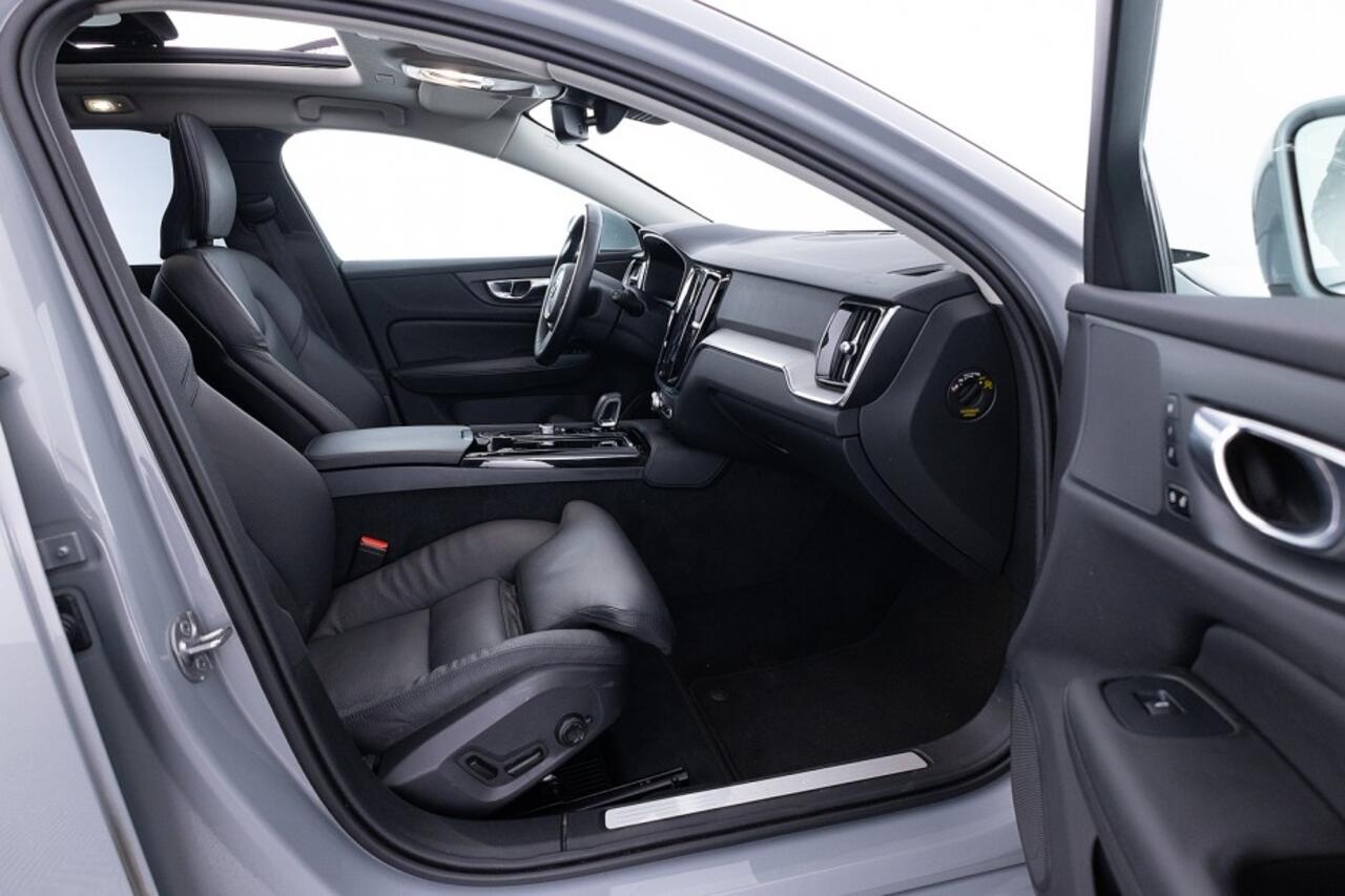 Volvo V60 2.0 T8 Plug-in hybrid AWD Plus Bright | PANORAMADAK ? 1e Eigenaar