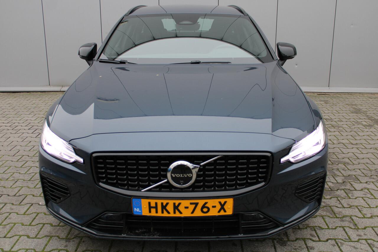 Volvo V60 T6 Plug-in hybrid AWD Plus Dark | Sport stoelen | Trekhaak | Verwarmbaar voorruit