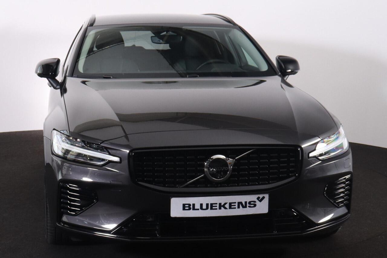 Volvo V60 T6 Recharge AWD Plus Dark - IntelliSafe Assist & Surround - 360º Camera - Harman/Kardon audio - Adaptieve LED koplampen - Verwarmde voorstoelen, stuur & achterbank - Parkeersensoren voor & achter - Elektr. bedienb. voorstoelen met geheugen - Extra getint 