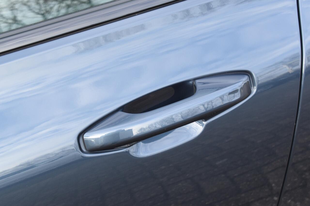 Volvo V60 T6 AWD 350PK Plug-in Hybrid Plus Dark | Trekhaak | H&K | 360 Camera| BLIS | ACC | Leder | Stuurverwarming