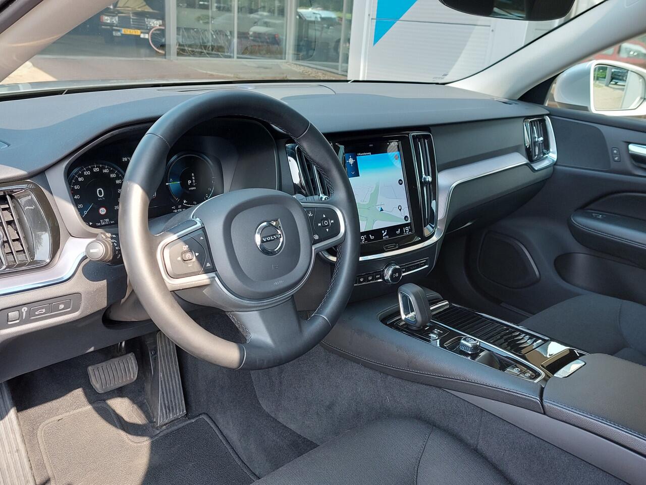 Volvo V60 2.0 T6 Recharge AWD Business Pro | Navi | Apple Carplay + Android Auto | Clima | Adap.Cruise | Led Koplampen | Keyless Entry | Dodehoek+Rijstrook+Licht+Regensensor | Privacy Glass | 18''lm