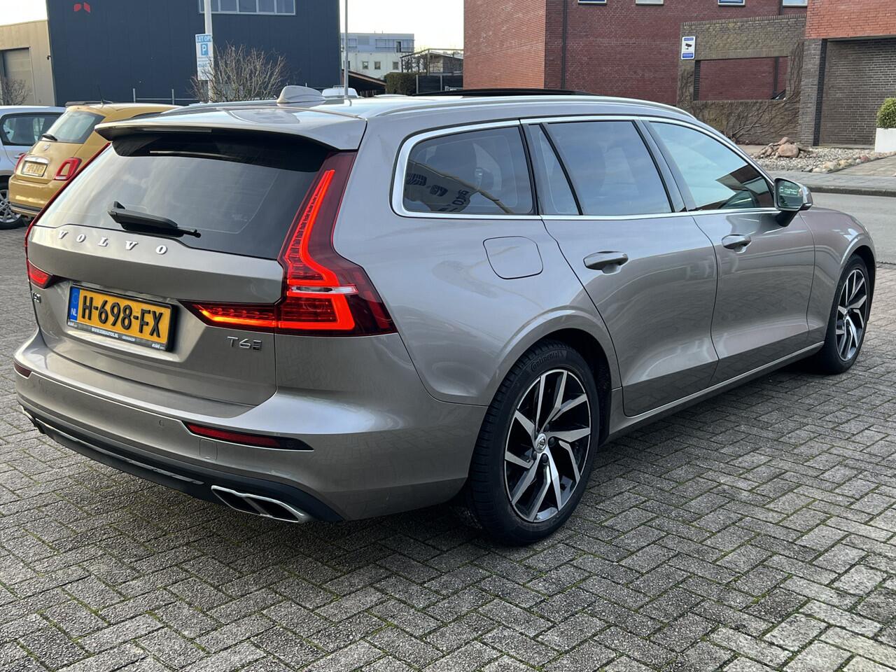 Volvo V60 2.0 T6 Recharge 340 pk AWD Momentum Pro Navigatie Trekhaak Panoramadak Head Up Camera PDC v+a Dab Carplay Extra Getint Glas NL Auto 1e Eigenaar Plug in Hybride