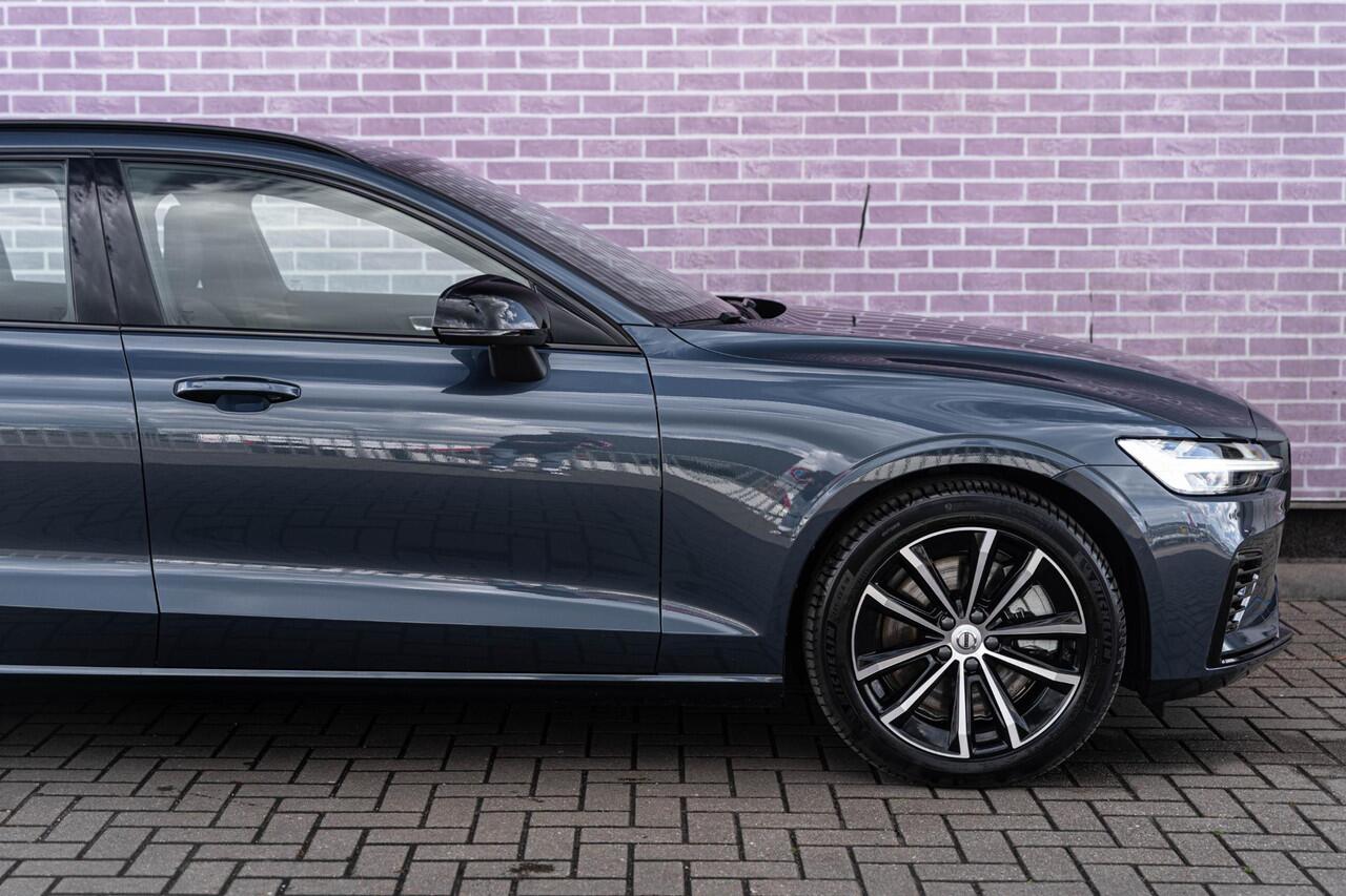 Volvo V60 2.0 T6 Plug-in hybrid AWD Plus Dark | Trekhaak | Harman Kardon | 360º Camera | Verwarmbare voorruit | Stoel- / Stuurverwarming Voor + Achter | Adaptive Cruise | BLIS | Verwarmbare voorruit | Power seats
