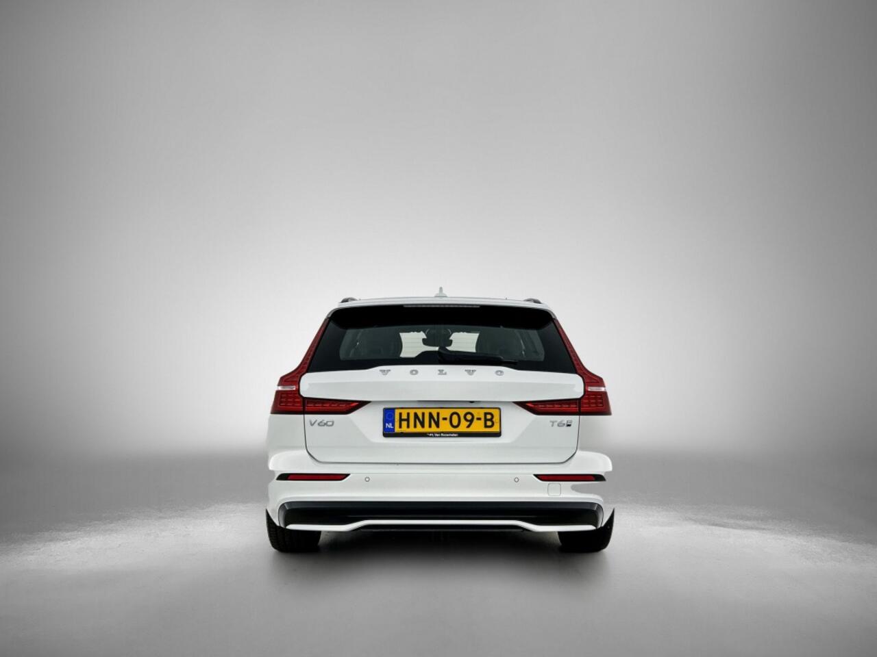 Volvo V60 2.0 T6 Plus Dark | Trekhaak | Sport Leder | 360* | Blis | Pilot