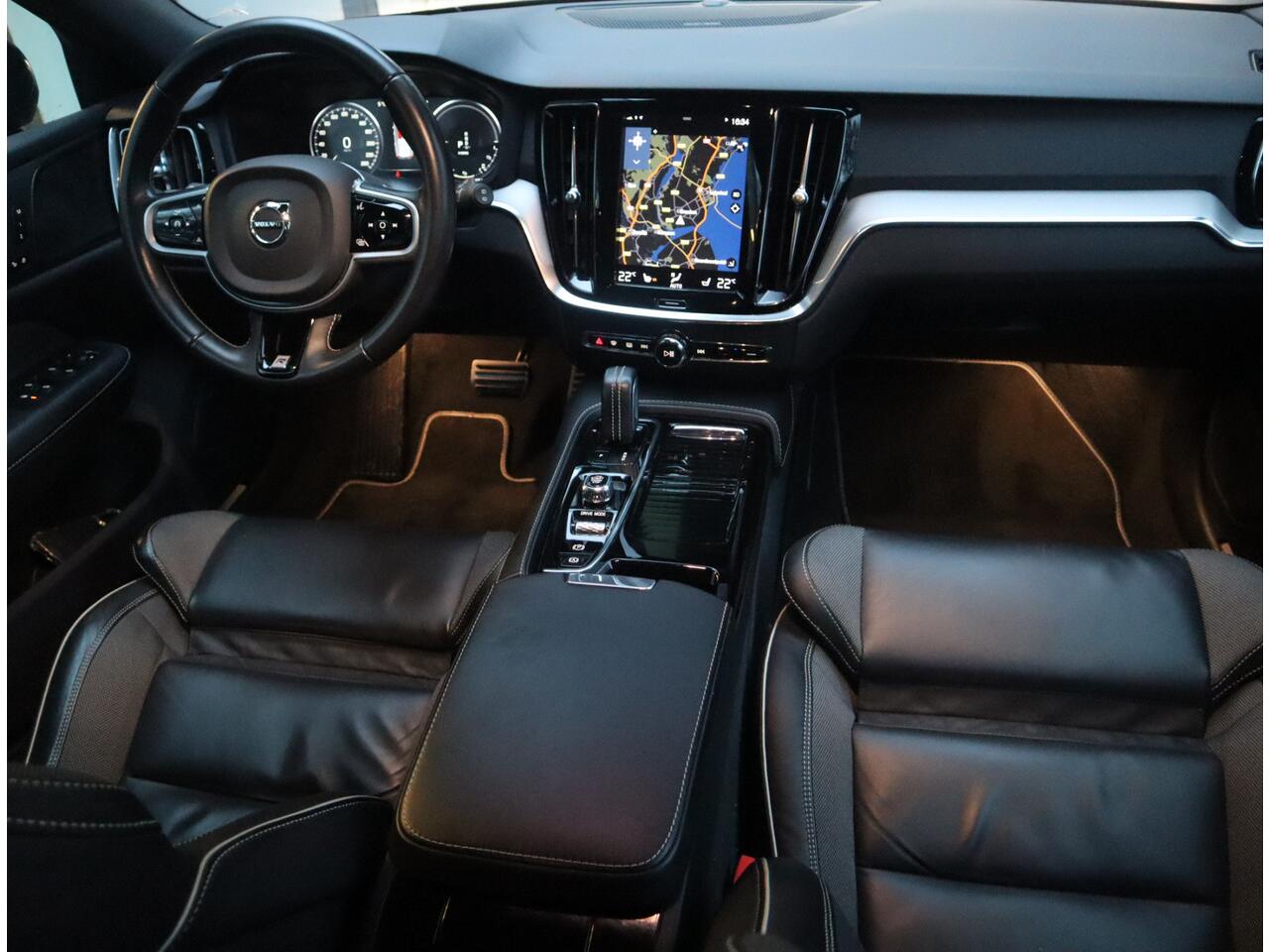 Volvo V60 2.0 T6 Twin Engine AWD R-Design // 84,6 SOH !