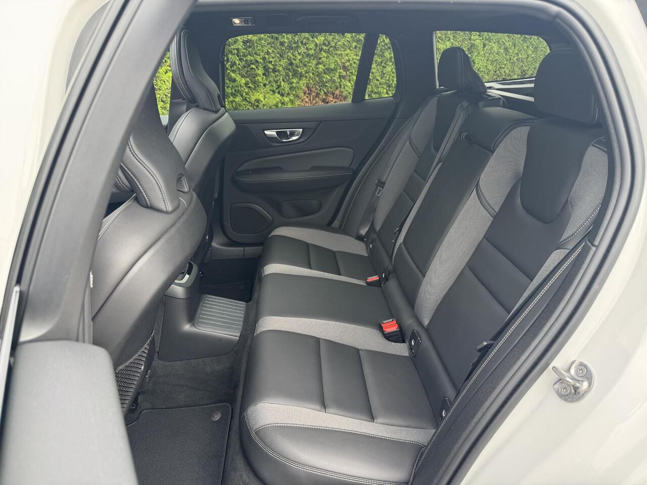 Volvo V60 T6 Recharge AWD R-Design | Panoramadak | Elekt.stoel | DAB | CarPlay