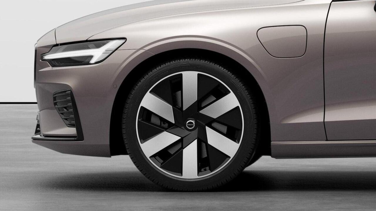 Volvo V60 T8 Plug-in hybrid AWD Plus Perform. Ed. Dark | Direct Leverbaar | Panoramisch Schuif-/Kanteldak | Polestar Performance | Adaptieve Cruise Control | BLIS | 360 Graden Camera | Extra Getint Glas | 19 Inch Lichtmetalen velgen | Harman Kardon Premium Sound | 