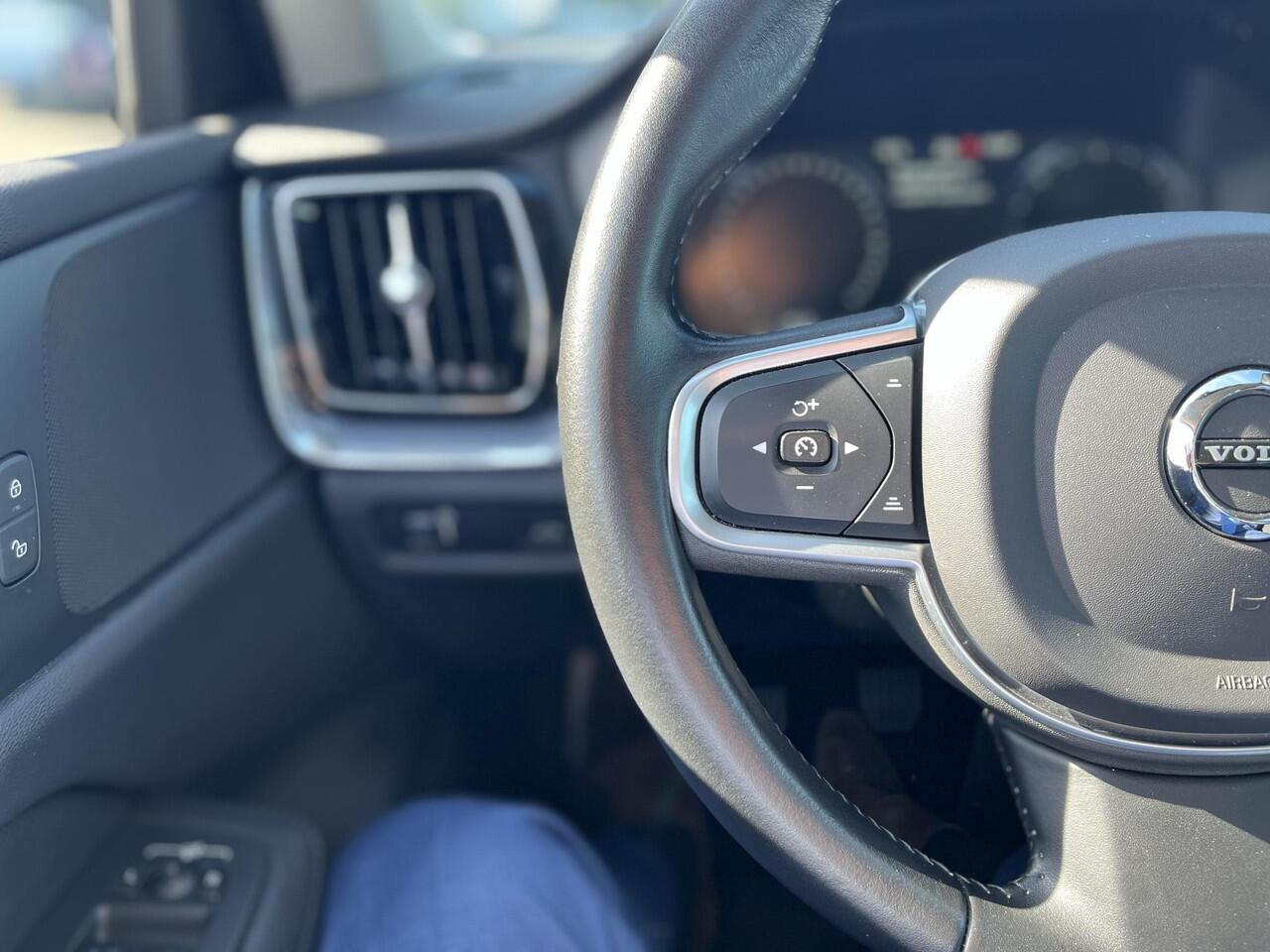 Volvo V60 D3 Momentum Leder 6-Speed | Voorruitverwarming | Achteruitrijcamera | Apple Carplay |