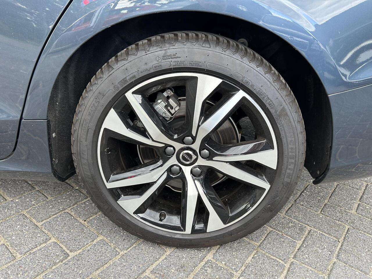 Volvo V60 2.0 B4 Ultra Dark