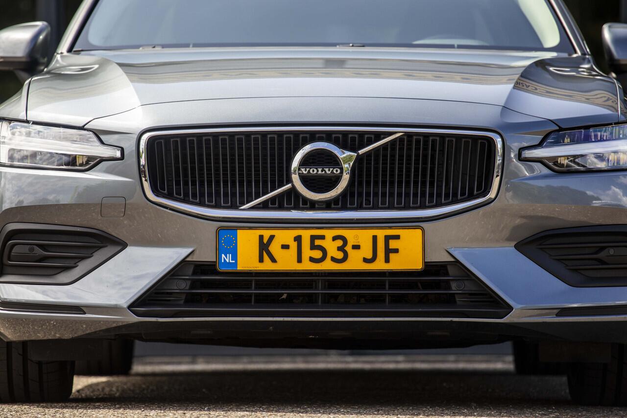 Volvo V60 2.0 B3 Momentum Advantage