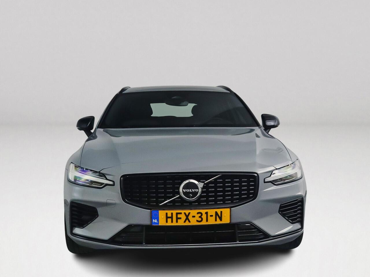 Volvo V60 T6 Plug-in hybrid AWD Plus Dark | Parkeercamera | Stoel- en Stuurverwarming | Harman Kardon | Trekhaak