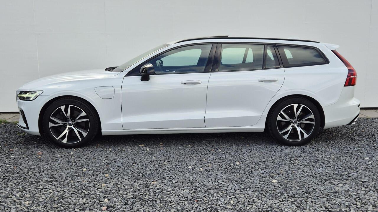 Volvo V60 2.0 T8 Recharge AWD R-Design Zeer Compleet uitgerust - Panorama dak - Trekhaak wegklapbaar - Audio Park Assist - Head Up - Lighting Pack