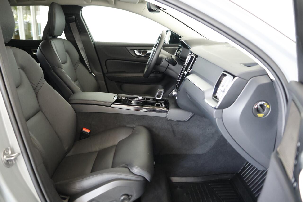 Volvo V60 2.0 T8 Plug-in hybrid AWD Plus Dark / Opendak / LED / H&K / Pilot assist / Leder