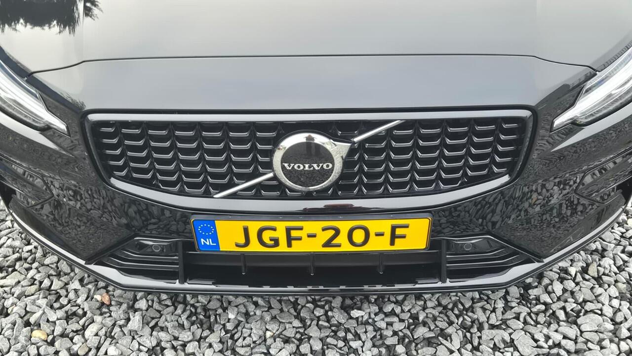 Volvo V60 2.0 B4 Plus Dark Leder pakket RG0R - 18" Wielen - Climate - Donkere hemel - Electrisch bedienbare voorstoelen met memory
