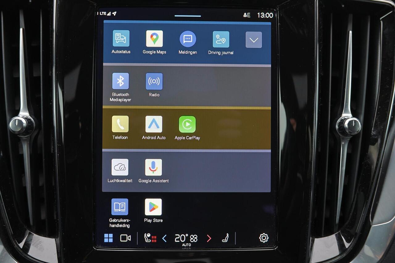 Volvo V60 T6 Recharge AWD Core - Parkeercamera achter - Verwarmde voorstoelen, stuur & achterbank - Parkeersensoren voor & achter - Cruise control - High Performance audio - Extra getint glas - 18' LMV