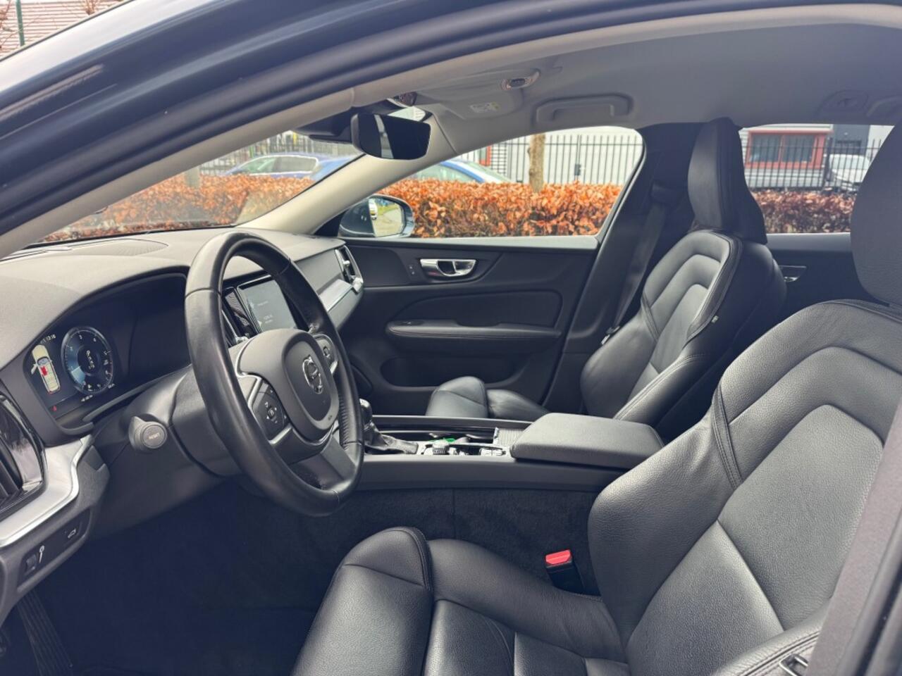 Volvo V60 2.0 D3 Autom. Momentum Pro + Camera + Leder + 17 inch Lmv -2020