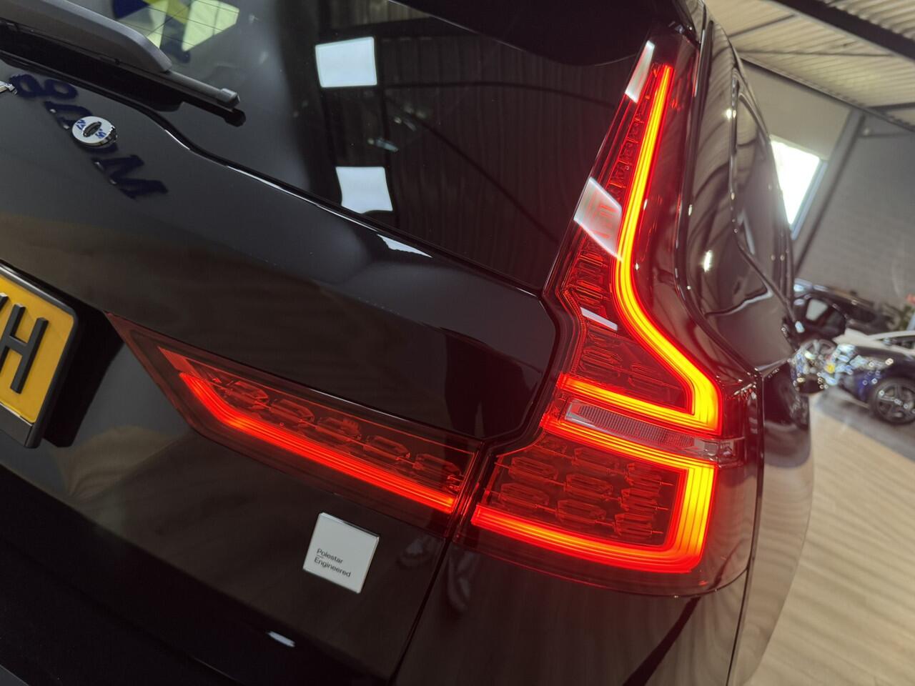 Volvo V60 2.0 T8 Plug-in hybrid AWD Polestar Engineered Airco ECC | Panorama | Bowers&Wilkins | Öhlins Schokdempers | Memory | Head Up | Isofix | NAP