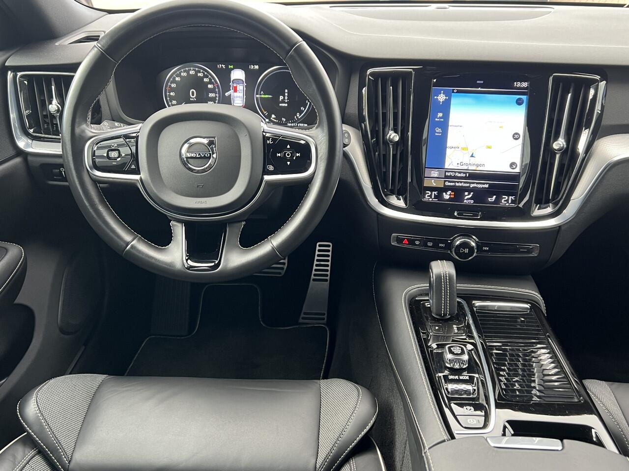 Volvo V60 2.0 T6 Recharge 340 pk AWD R-Design ACC Pilot Assist Standkachel Camera Carplay Navi Stoelverwarming v+a Led koplampen BLIS DAB Maple Brown Metallic Unieke kleur Plug in Hybride