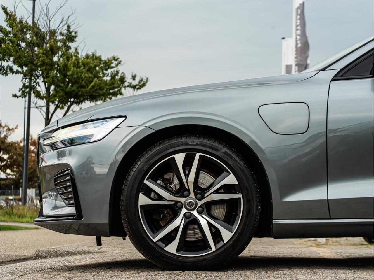 Volvo V60 2.0 T6 Recharge AWD R-Design ORG NL PANO ELEK STOEL CAMERA BLACK OPTIC