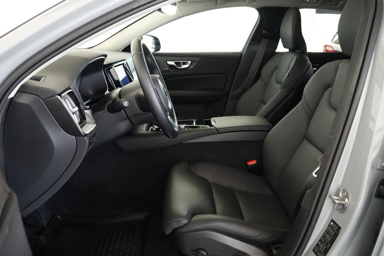 Volvo V60 2.0 T8 Plug-in hybrid AWD Plus Dark / Opendak / LED / H&K / Pilot assist / Leder