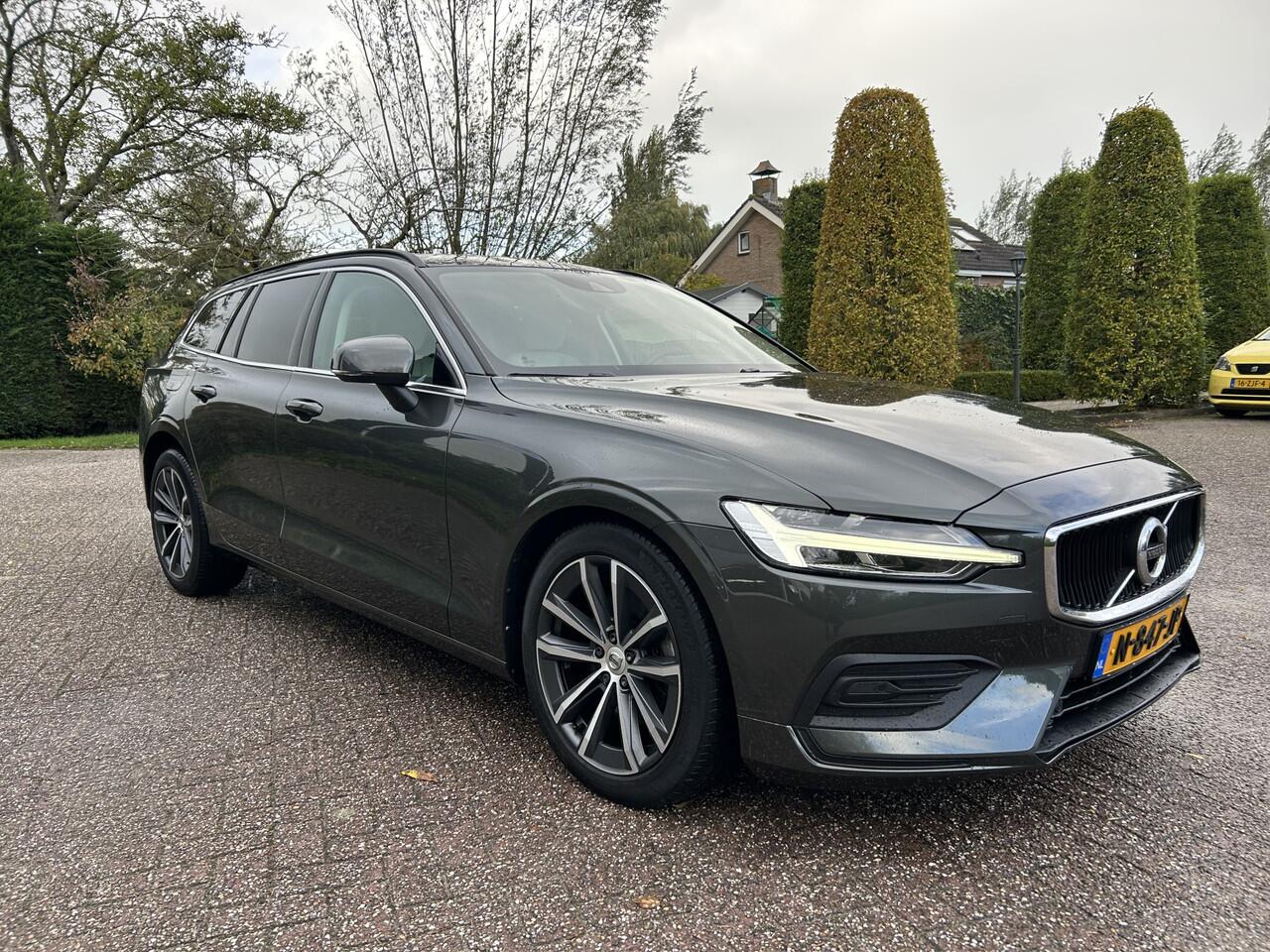 Volvo V60 2.0 B3 Momentum Business