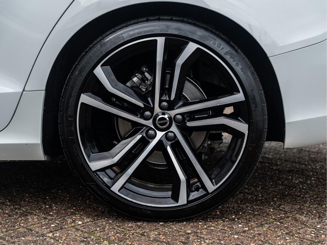 Volvo V60 2.0 T4 Inscription | H&K Sound | Camera | Trekhaak | BTW