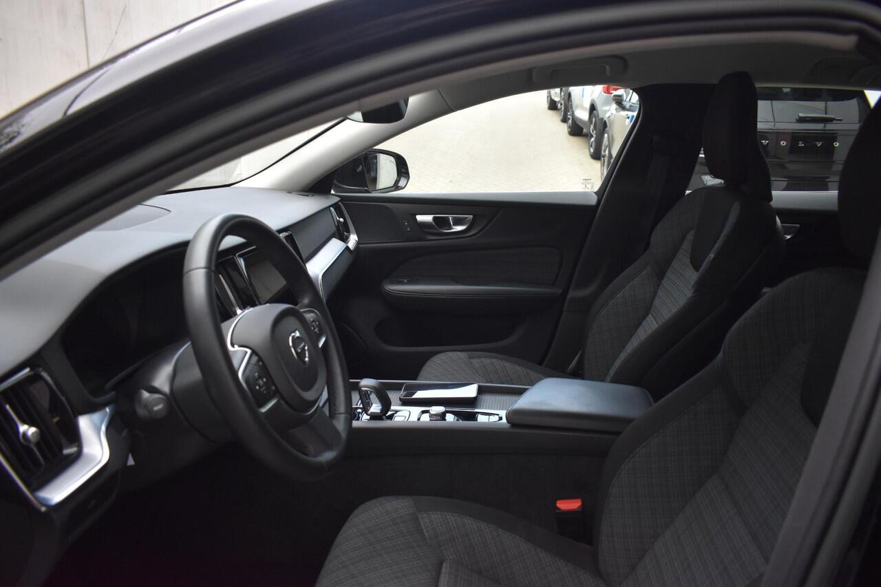 Volvo V60 B4 211PK Automaat Core / Navigatie / Achteruitrijcamera / Elektrische achterklep / LM Velgen / Elektr. Trekhaak / Parkeersensoren voor+achter