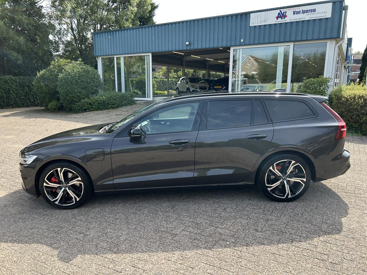 Volvo V60 2.0 T6 Plug-in hybrid AWD Plus Dark Ned. auto