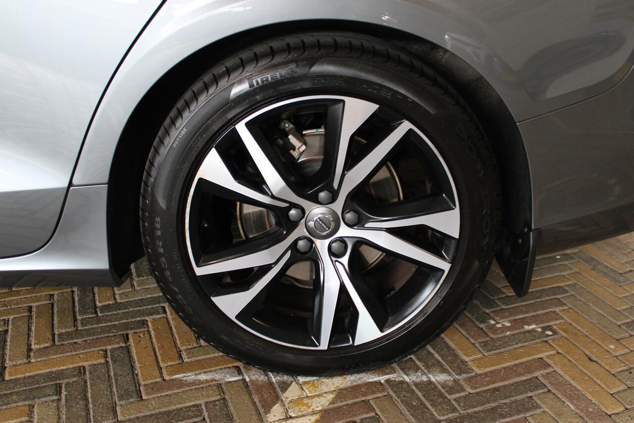 Volvo V60 2.0 B4 R-Design | Incl. 12 maanden garantie | Cruise control | 360° camera | Stoel verwarming/verkoeling | Stuurverwarming | Memory seats met massage functie | Harman/Kardon audio | Schuif/kantel dak |